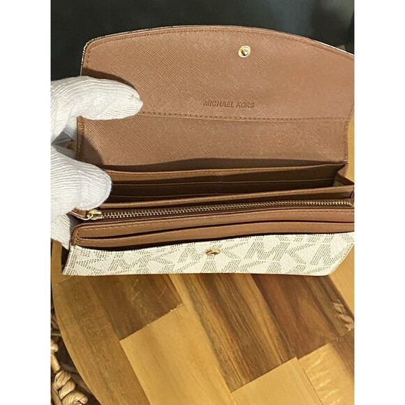 Michael Kors Mindy Carryall Leather Large Wallet (35T8GTZE3B) Vanilla Jetset - Picture 8 of 15